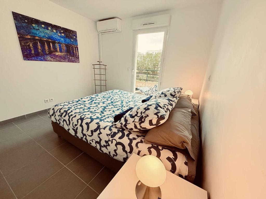 Appartement T2 avec piscine et clim - logement spacieux - FR-1-900-9 - 2
