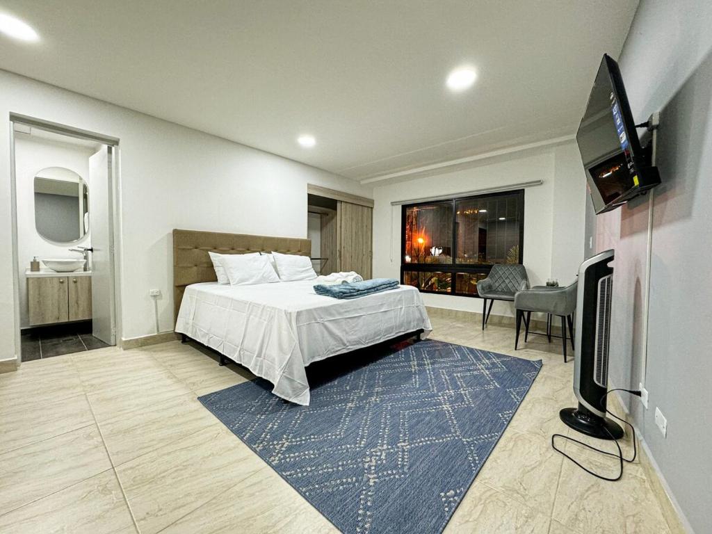 1Br Best Location Laureles with AC - 5
