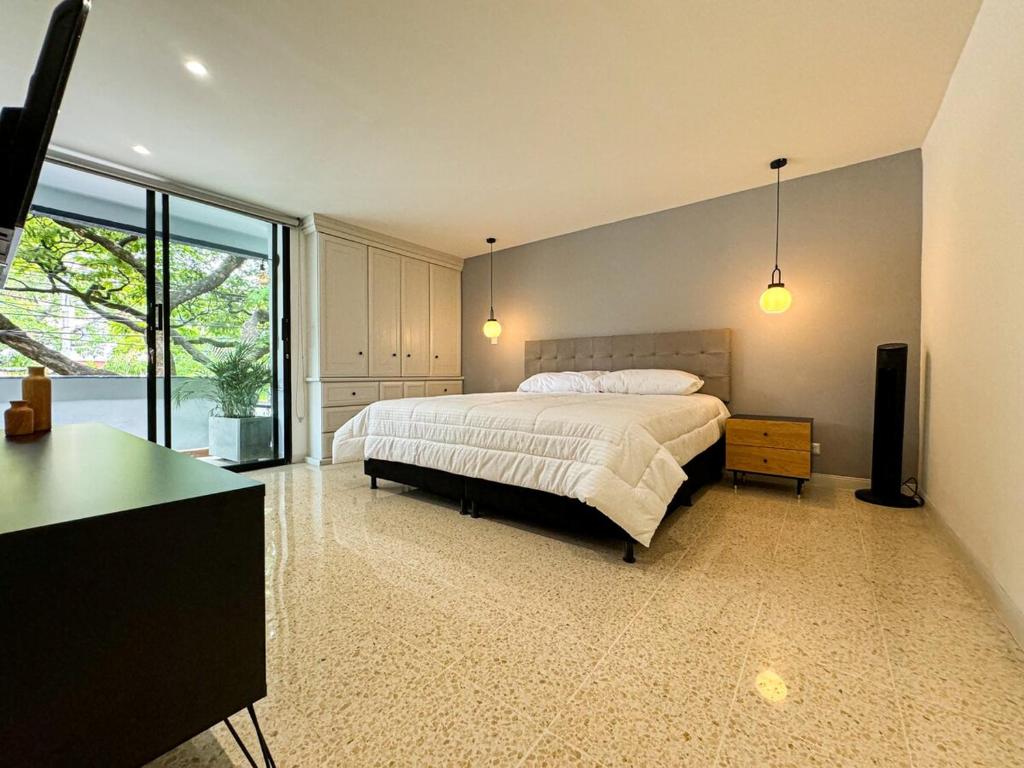 1Br Best Location Laureles with AC - 2