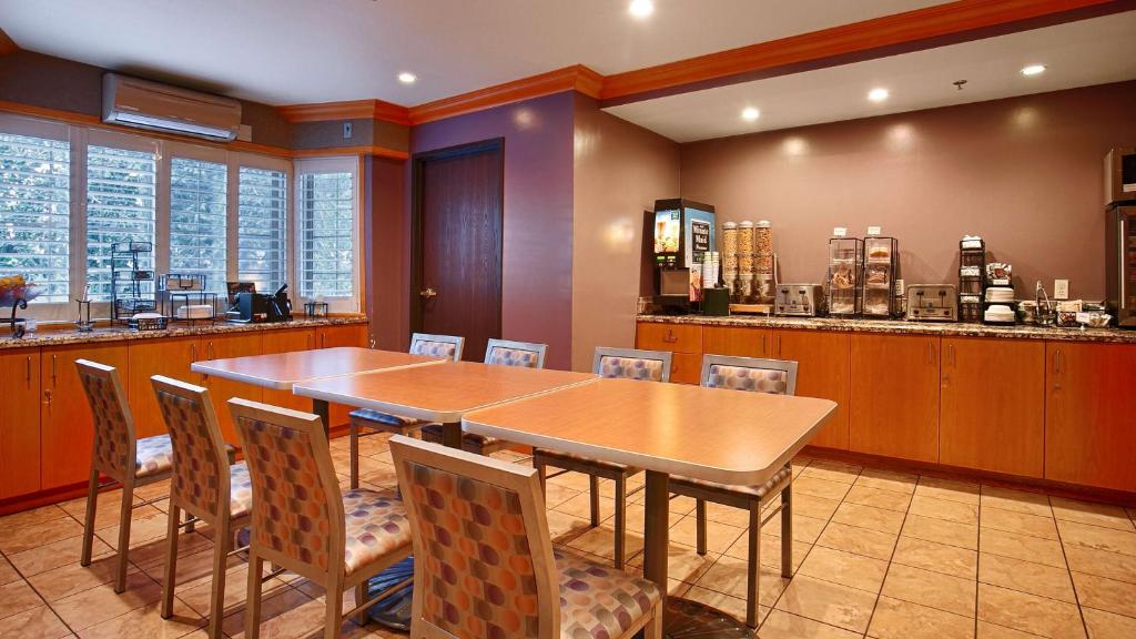 Best Western Plus Sutter House Photo 18