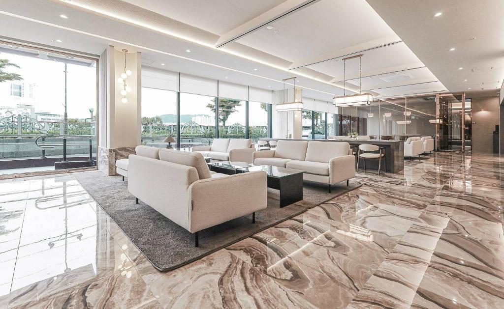 진주 아몬드 호텔 (Jinju Almond Hotel)
