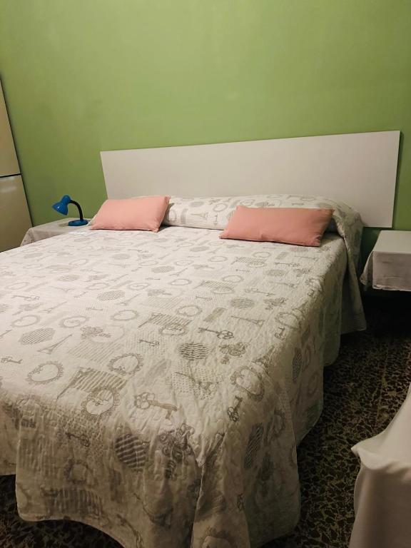 Big Brother Bed & Rooms - 5