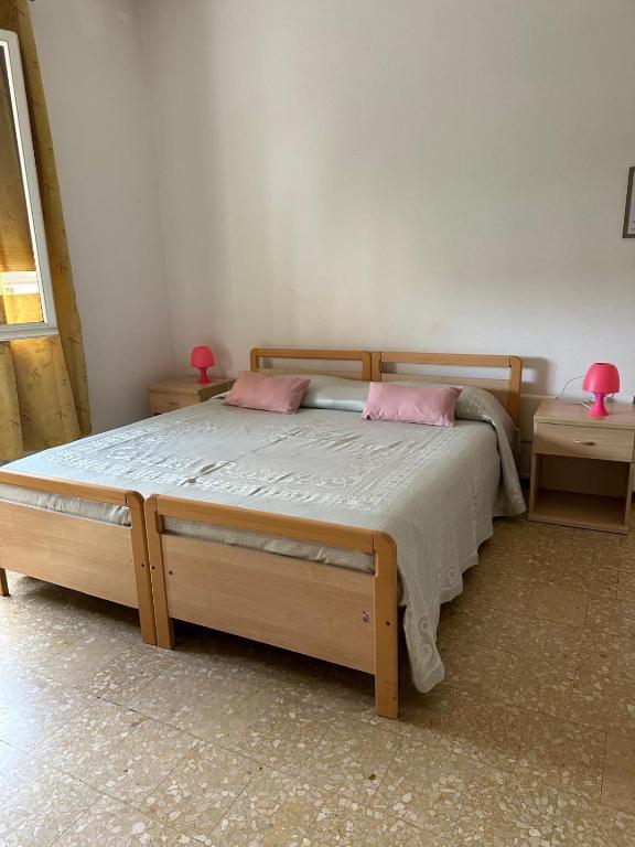 Travellers Lodge Bed & Rooms - 2