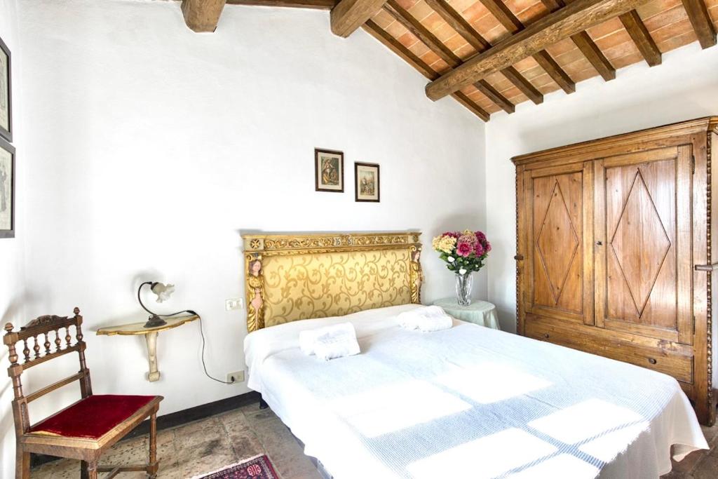 Prestigious Villas with shared panoramic swimming pool in Cortona - 2