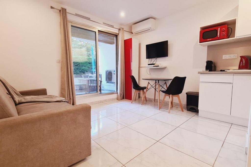 Charming studio with terrace - 2