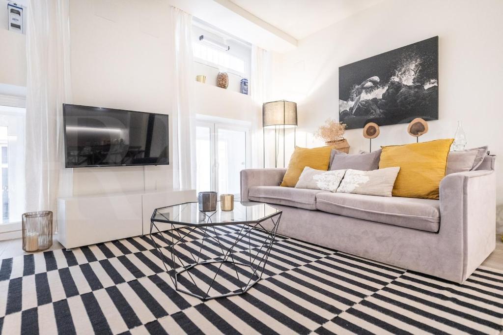 Spacious Historic Centre Apartment REMS - 1