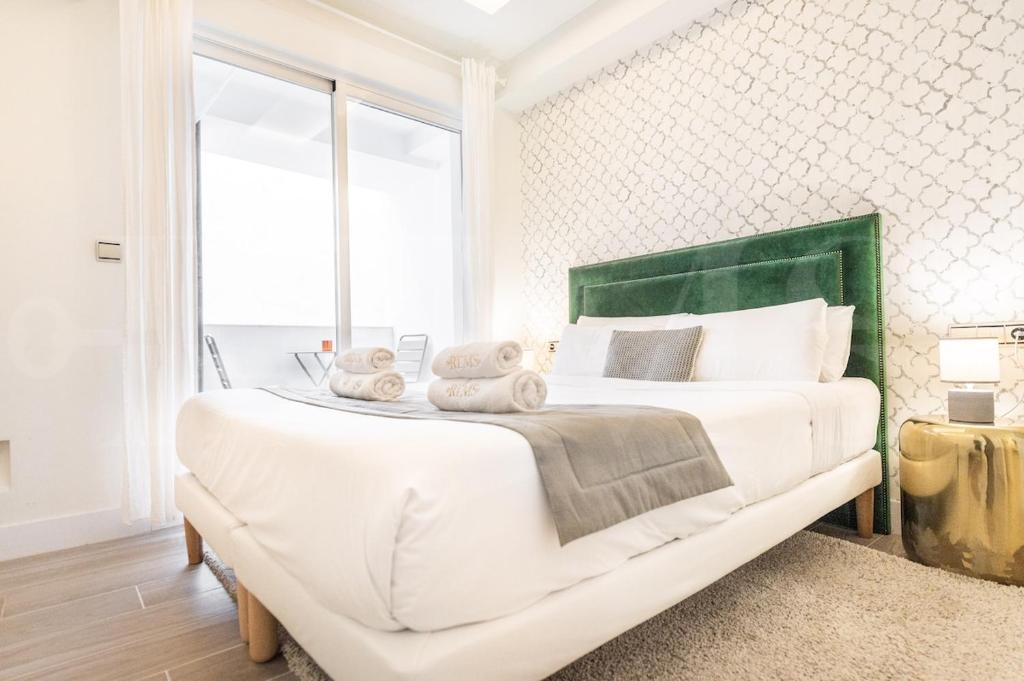 Spacious Historic Centre Apartment REMS - 2