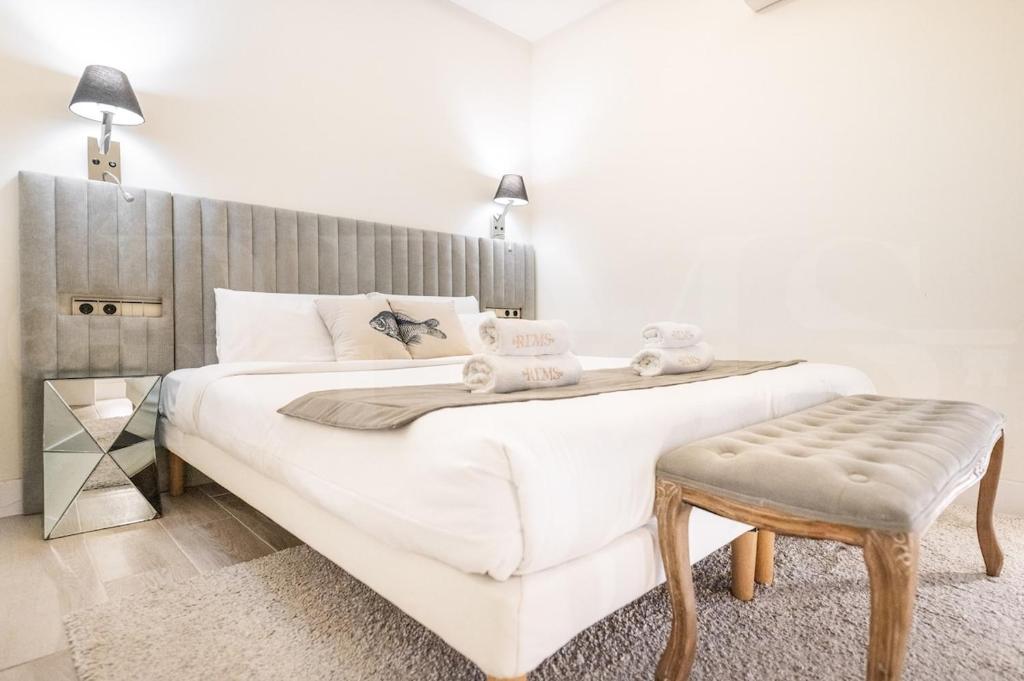 Spacious Historic Centre Apartment REMS - 3