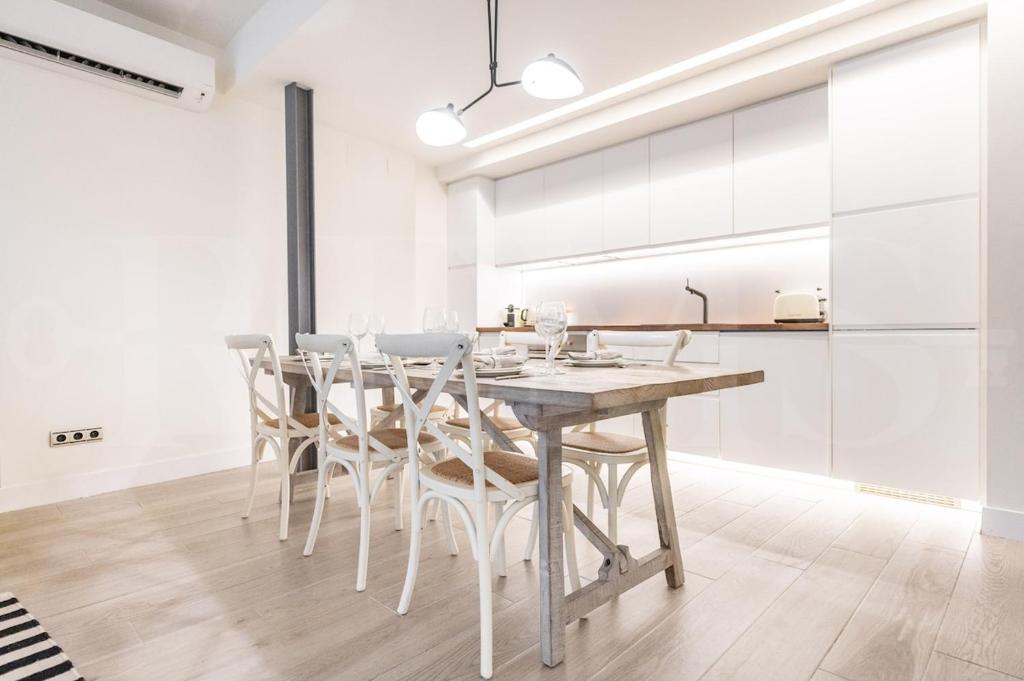 Spacious Historic Centre Apartment REMS - 4