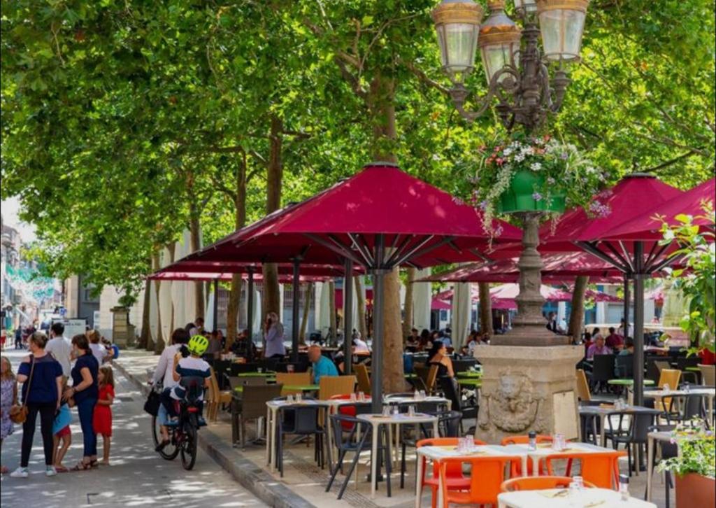 Appart cosy avec balnéo, balcon, clim à 15 min de la Cité - 5