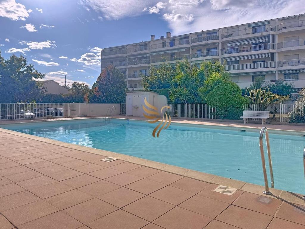 Édenia, AC,balcony swimming pool, Wi-Fi & parking - 1