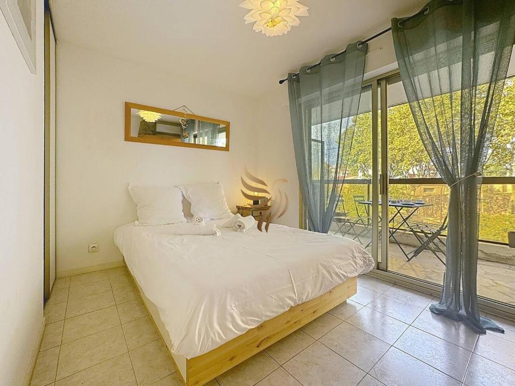 Édenia, AC,balcony swimming pool, Wi-Fi & parking - 4