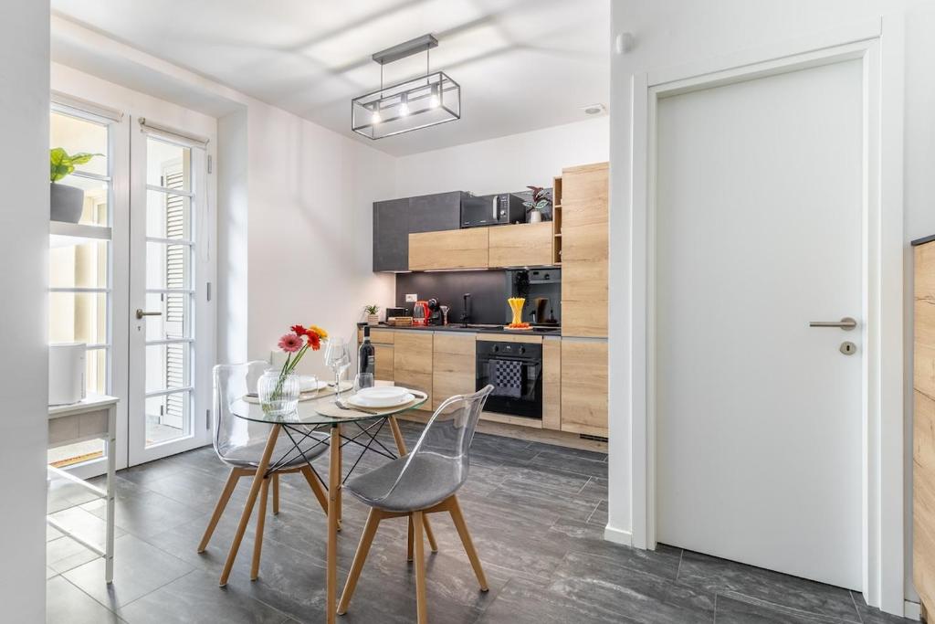 Urban Oak Suite - Station 1 min & Private Patio - 4