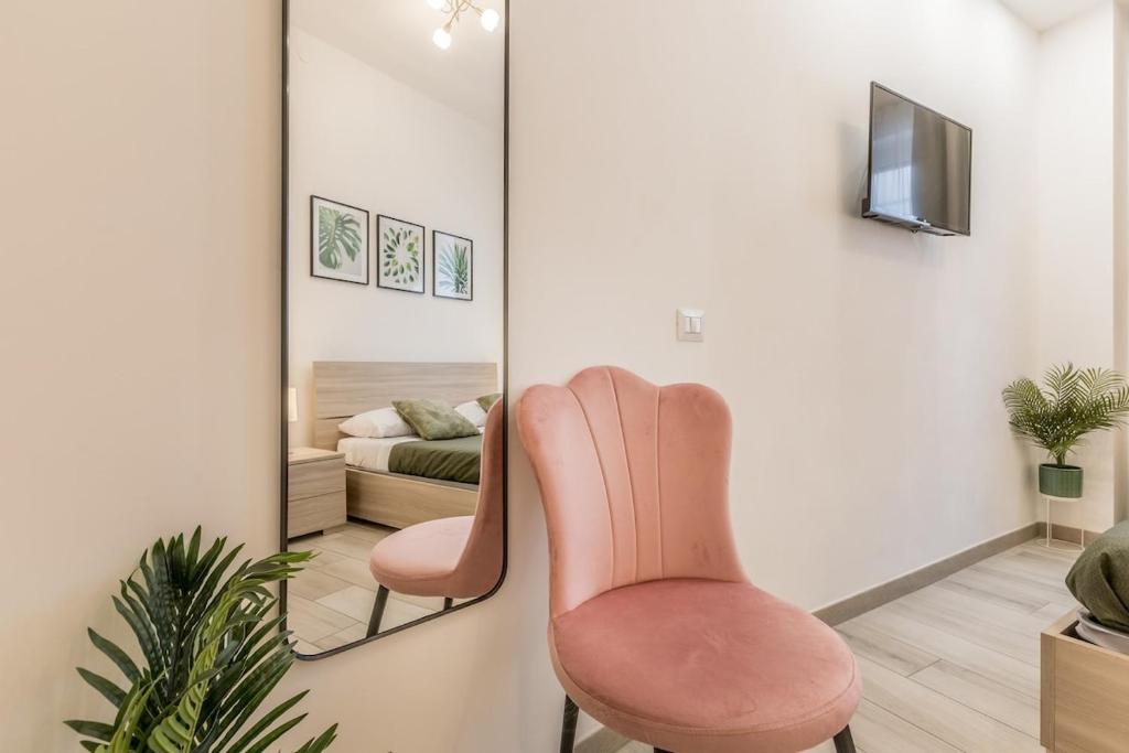 Modern Trastevere Base for Your Rome Adventure - 4