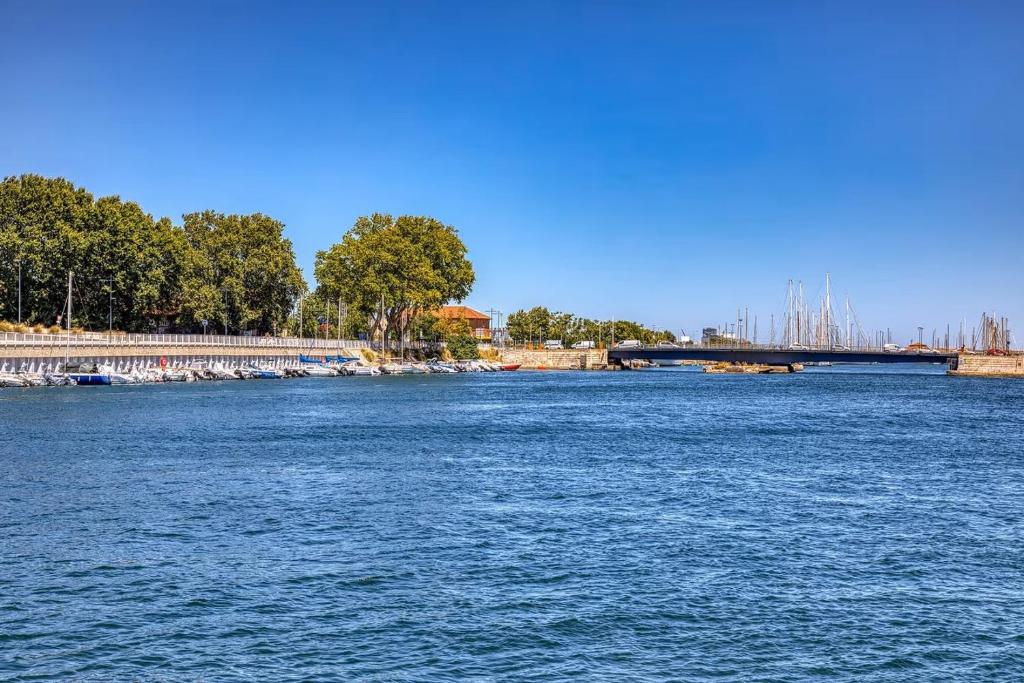 T3 avec TERRASSE avec VUE EXCEPTIONNELLE sur les QUAIS de SETE - 4