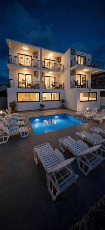 Azur Apartments Bar - 1