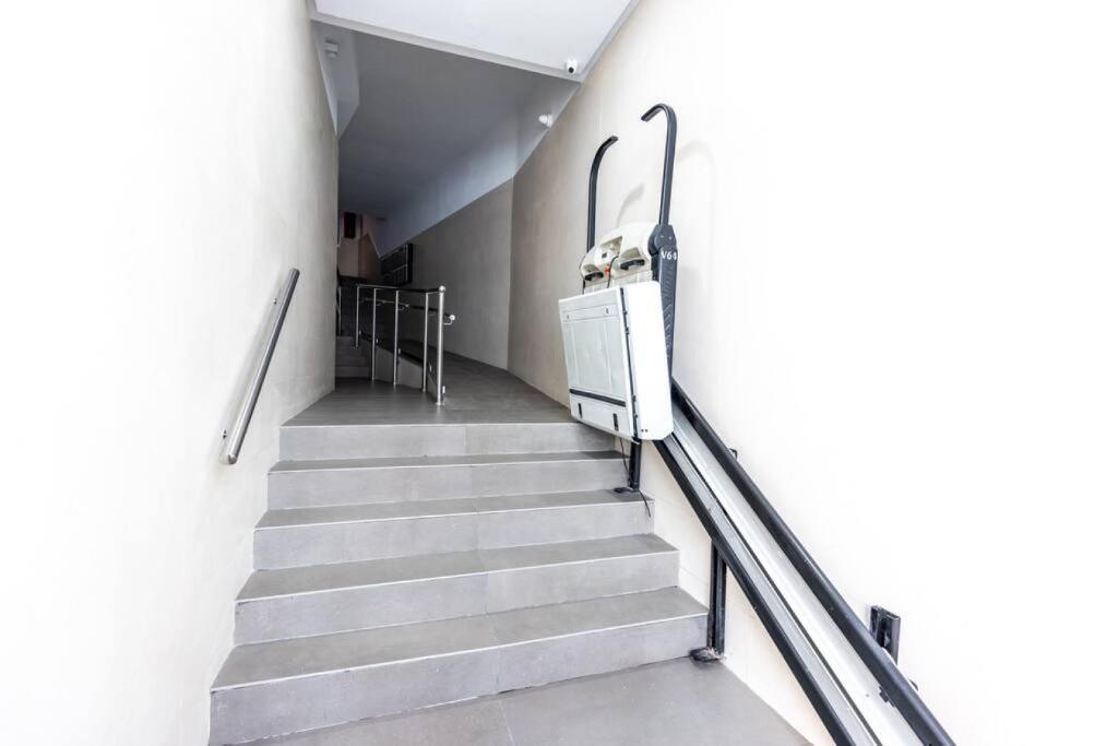 Modern gem in heart of Málaga, near sights REMS - 3