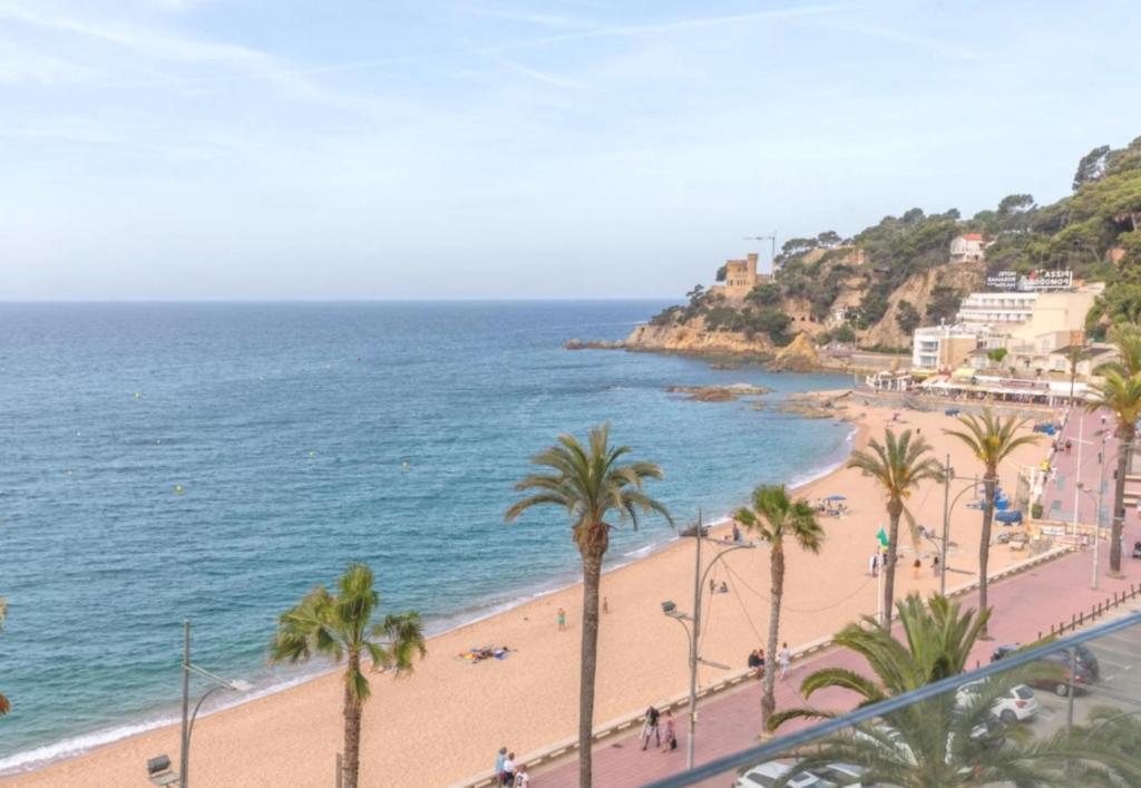 Apartment Miramar Beachfront with views Lloret - 3