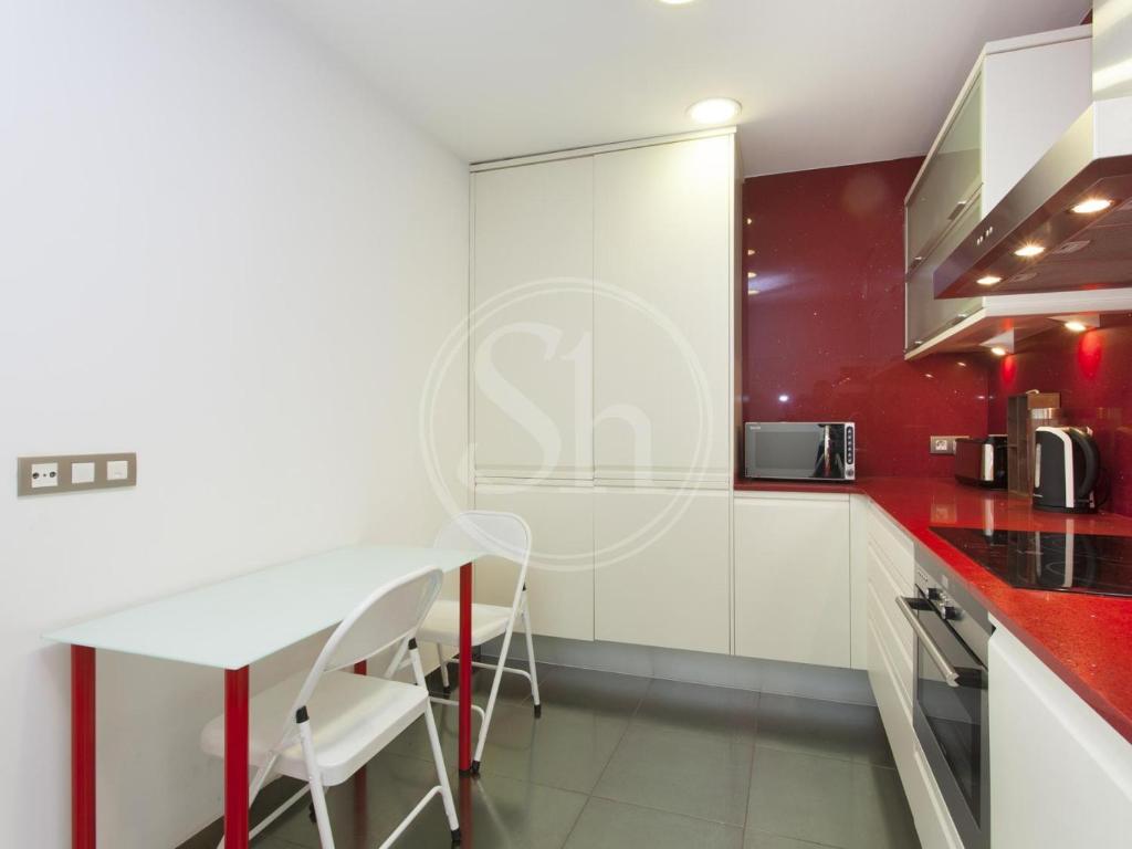 Passeig de Gràcia Apartment with Terrace and Views of Plaça Catalunya - 4