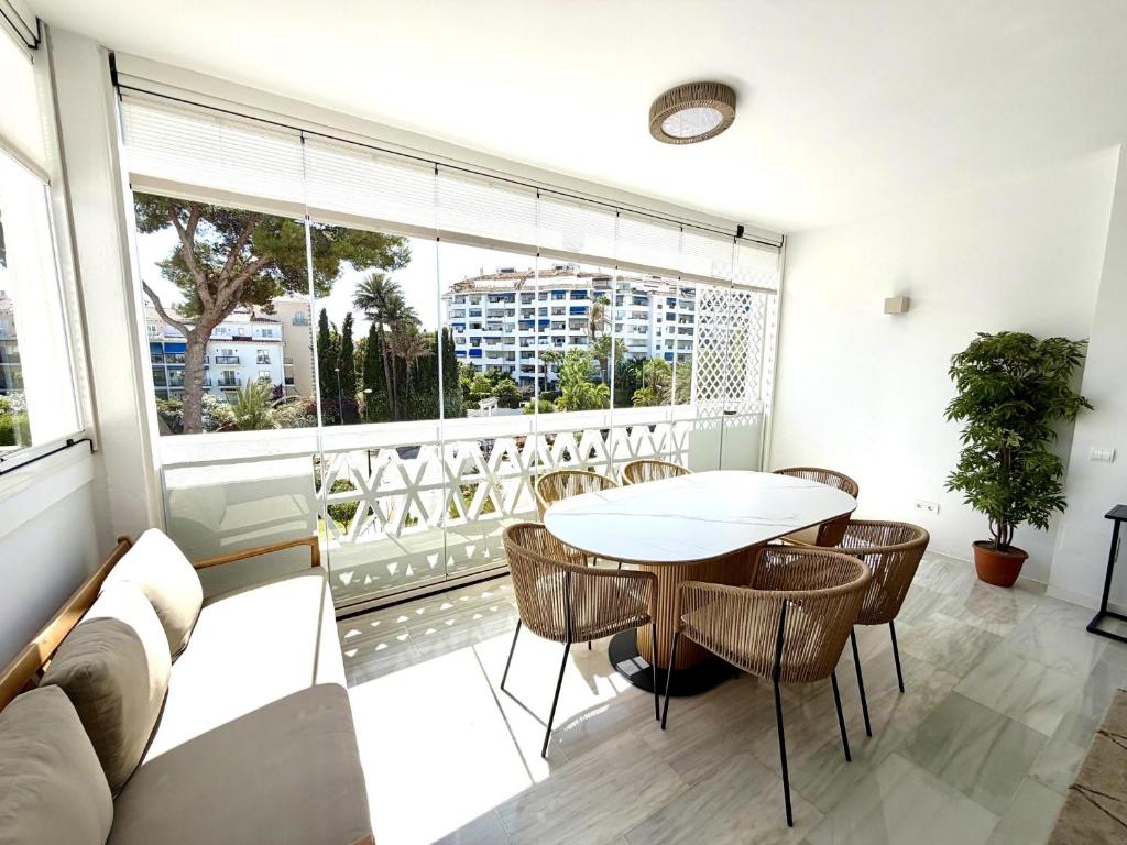 Stylish Sea view apartment in Playas del Duque - 4