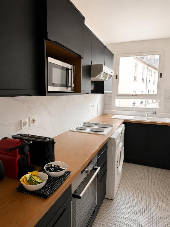 Spacious 2BR Flat with Balcony in Montparnasse - 3