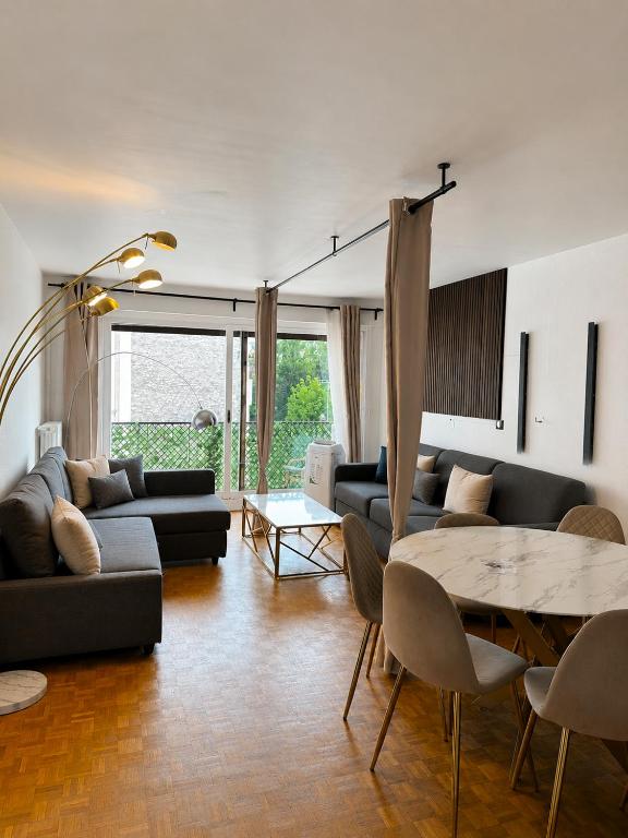 Spacious 2BR Flat with Balcony in Montparnasse - 1