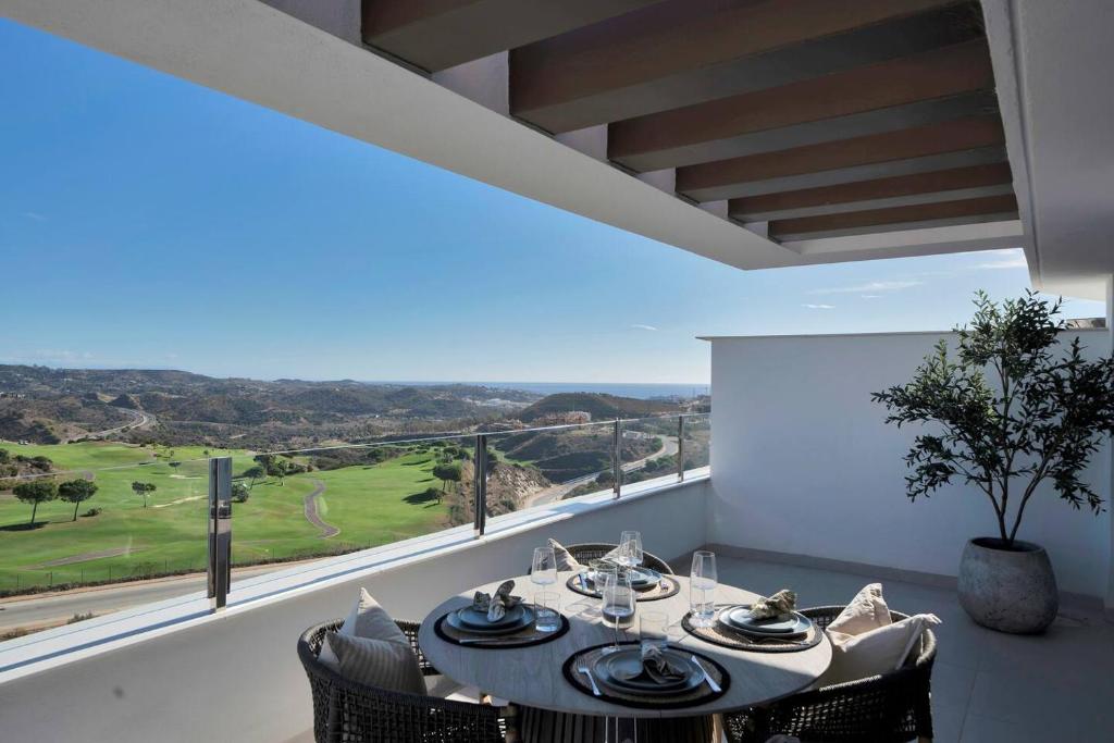 Luxe Golf View Penthouse Sauna, Gym & 2 Terraces - 3