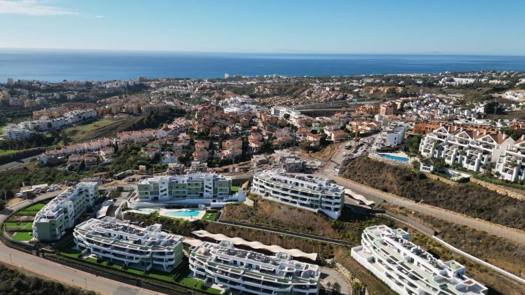 Luxe Golf View Penthouse Sauna, Gym & 2 Terraces - 4