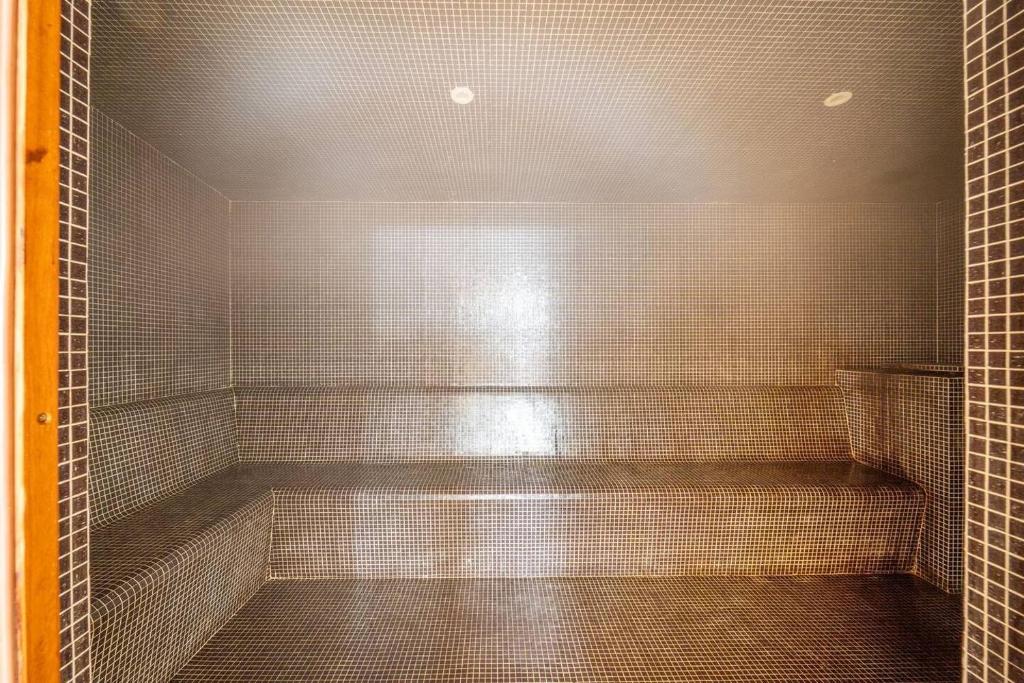 Luxe Golf View Penthouse Sauna, Gym & 2 Terraces - 5