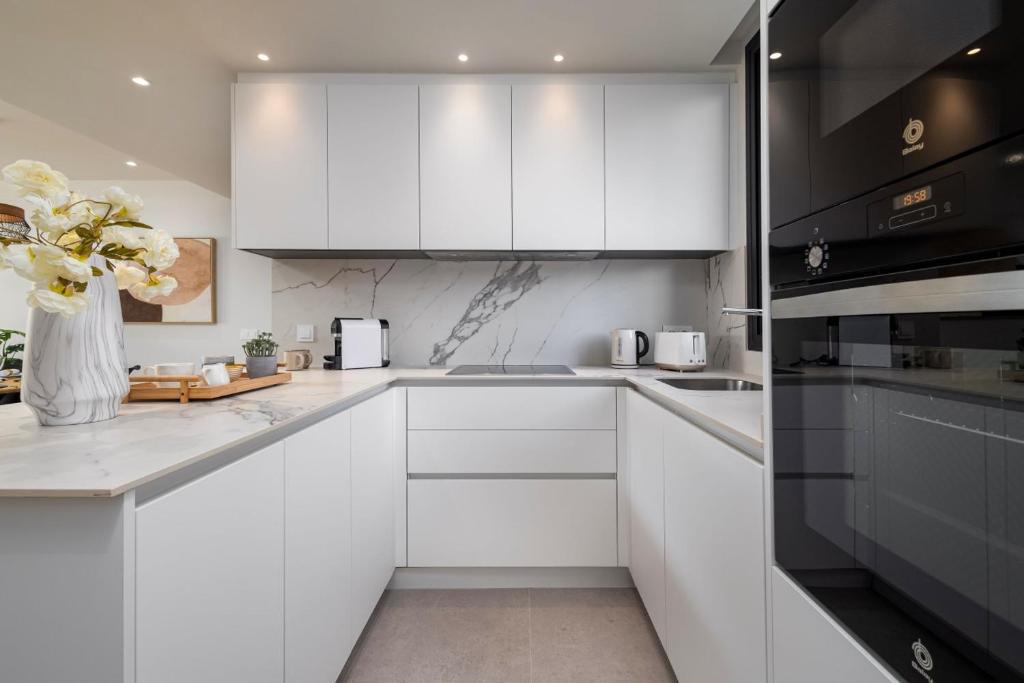 Modern Apartment with Golf View - 5
