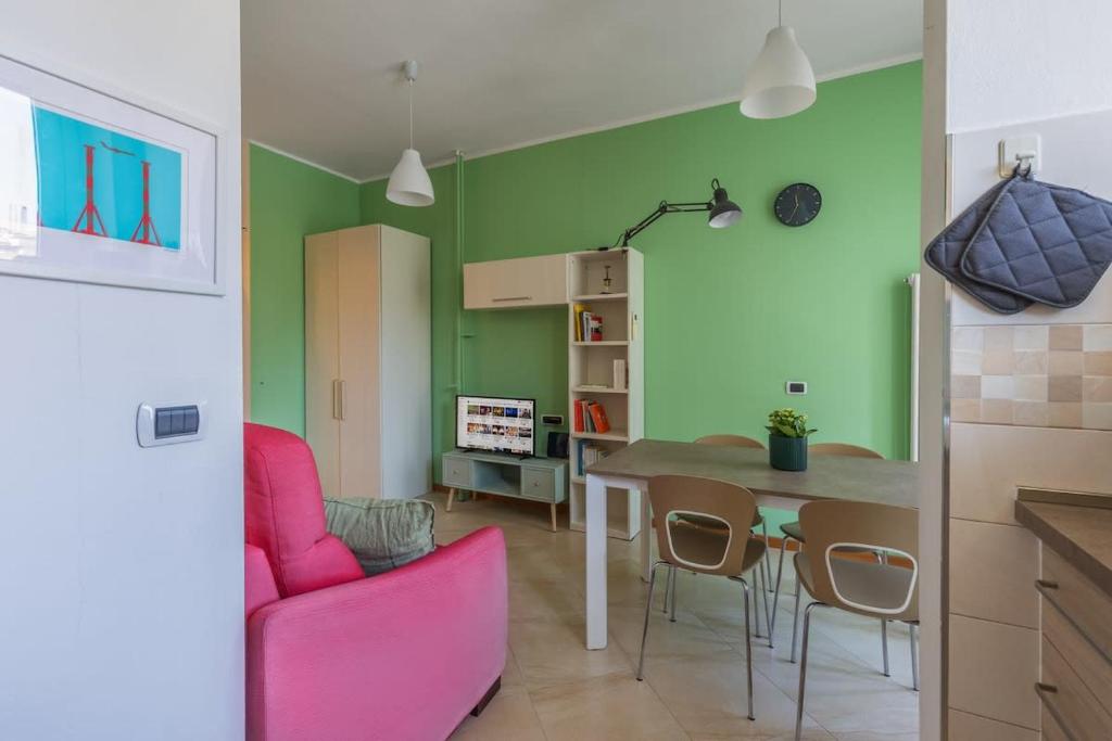 Urban Harmony - Balcony & 8 min to Metro - 3