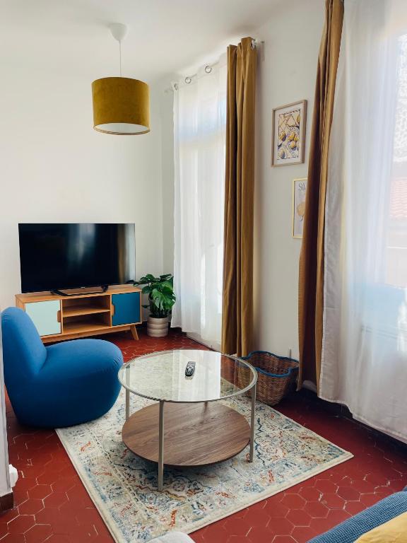 Sanary 1 min port et plage - Terrasse, Clim et parking - 4pax - 5