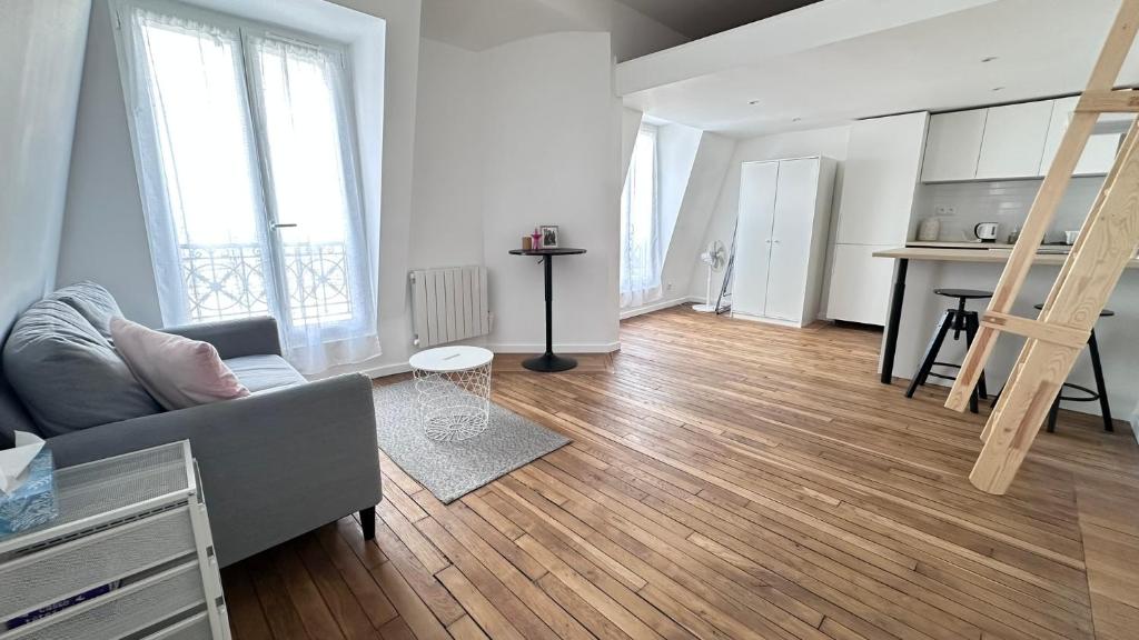 Quiet loft studio with rooftop view - 1