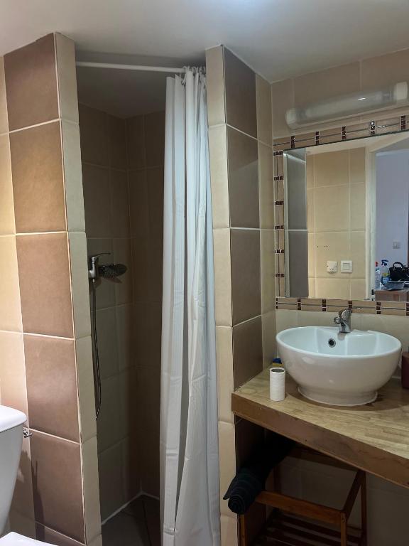 La Tiny House Narbonne - Proche Les Grands Buffets - 4