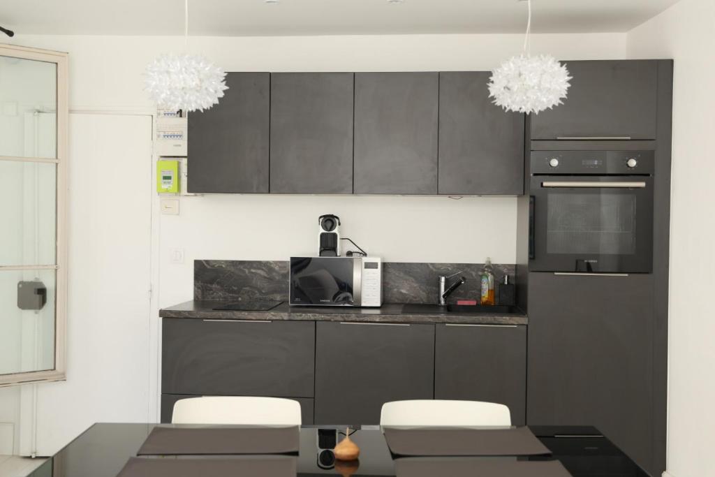 Stylish Le Marais Apartment Near Paris' Oldest Market - 3