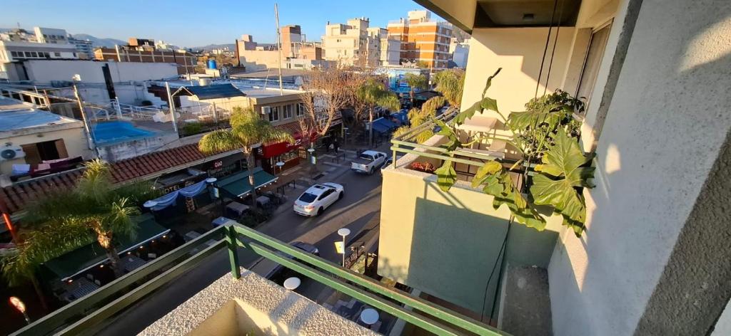 Apartamento céntrico con balcon - 2