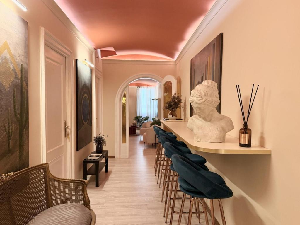 Spanish Steps Art Gallery- Roma - 2