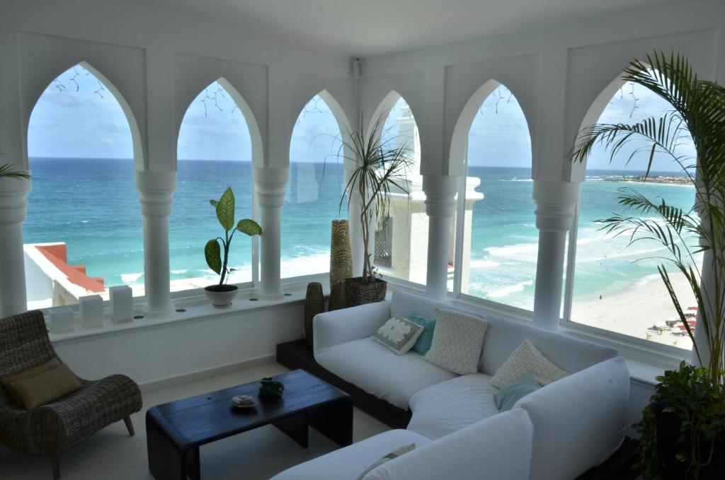 Amaizing Pent House on the Beach - 2