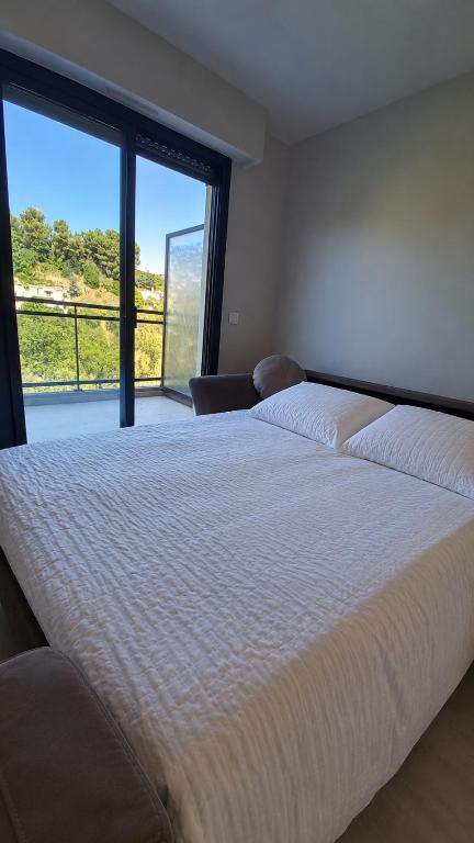 Blue Line - New Modern Studio With Terrace & AC - 3