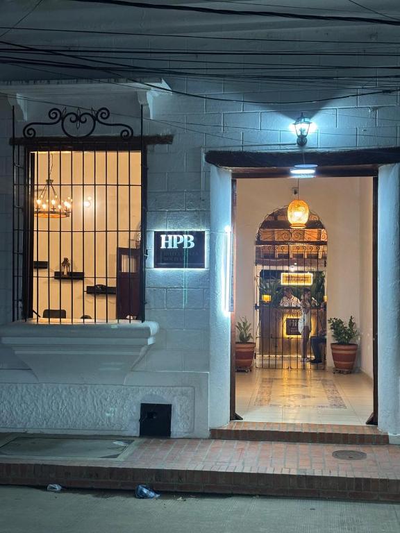 HOTEL PLAZA BOLIVAR MOMPOX ubicado en el centro histórico con parqueadero interno - 1