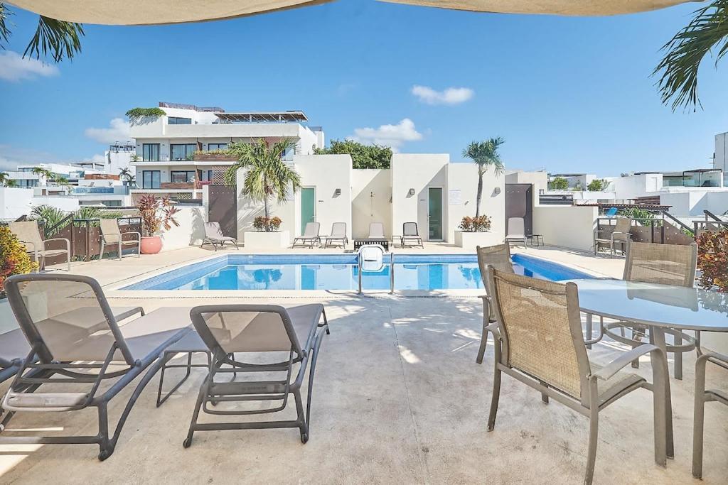 2Br Condo - Pool, Bbq & Beach Steps Away - 1