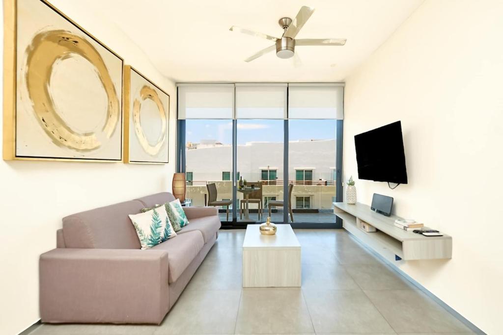 2Br Condo W Pools, Gym & Balcony, Steps To Beach - 2