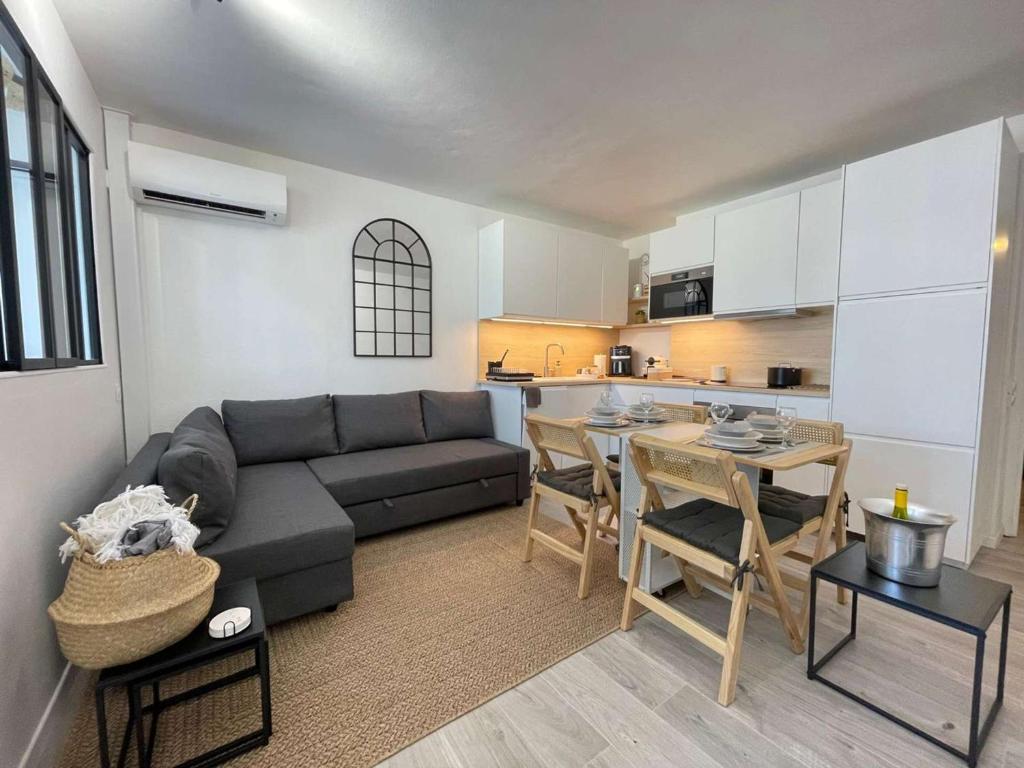Studio rénové en centre-ville, clim à 100m de la plage - FR-1-308-216 - 3