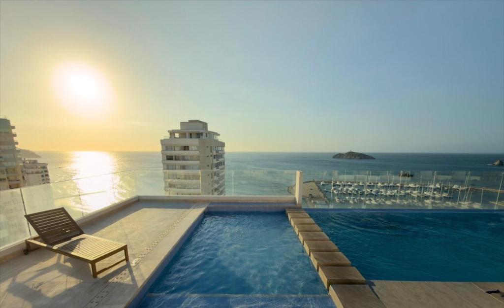Luxury Oceanfront Suite Infinity Pool View - 1