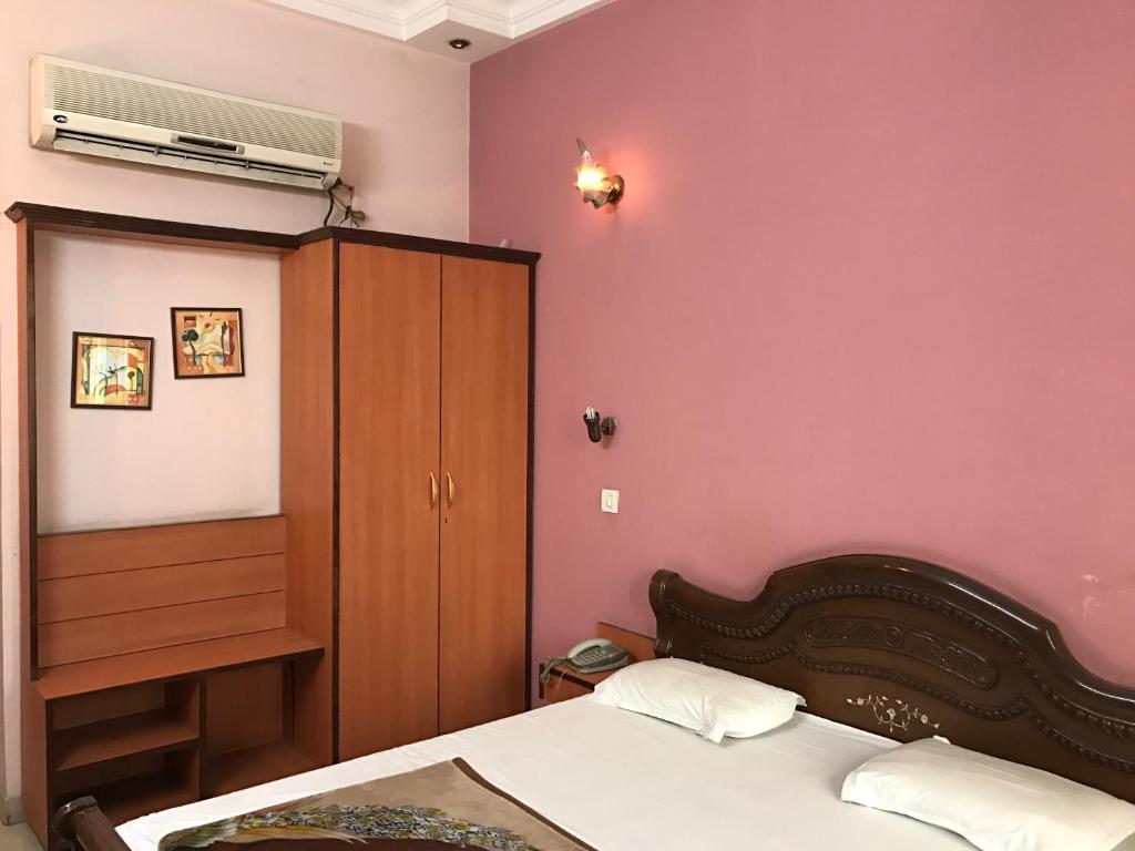 Hotel D R International photo
