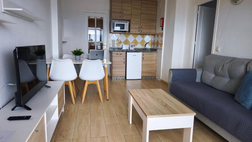 Apartamento Stella Maris en 1º Línea de playa con vistas Mar y AC en Fuengirola Boliches - 2