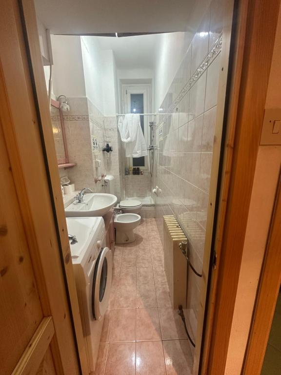 Near Center Entire 2 Bedroom Apartment - 2
