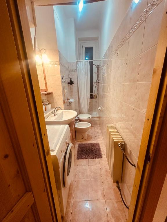 Near Center Entire 2 Bedroom Apartment - 5