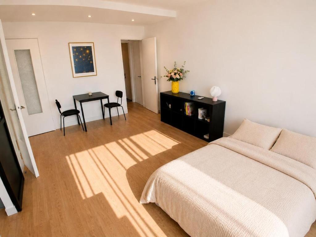 Modern and bright apartment in the heart of Paris - 2
