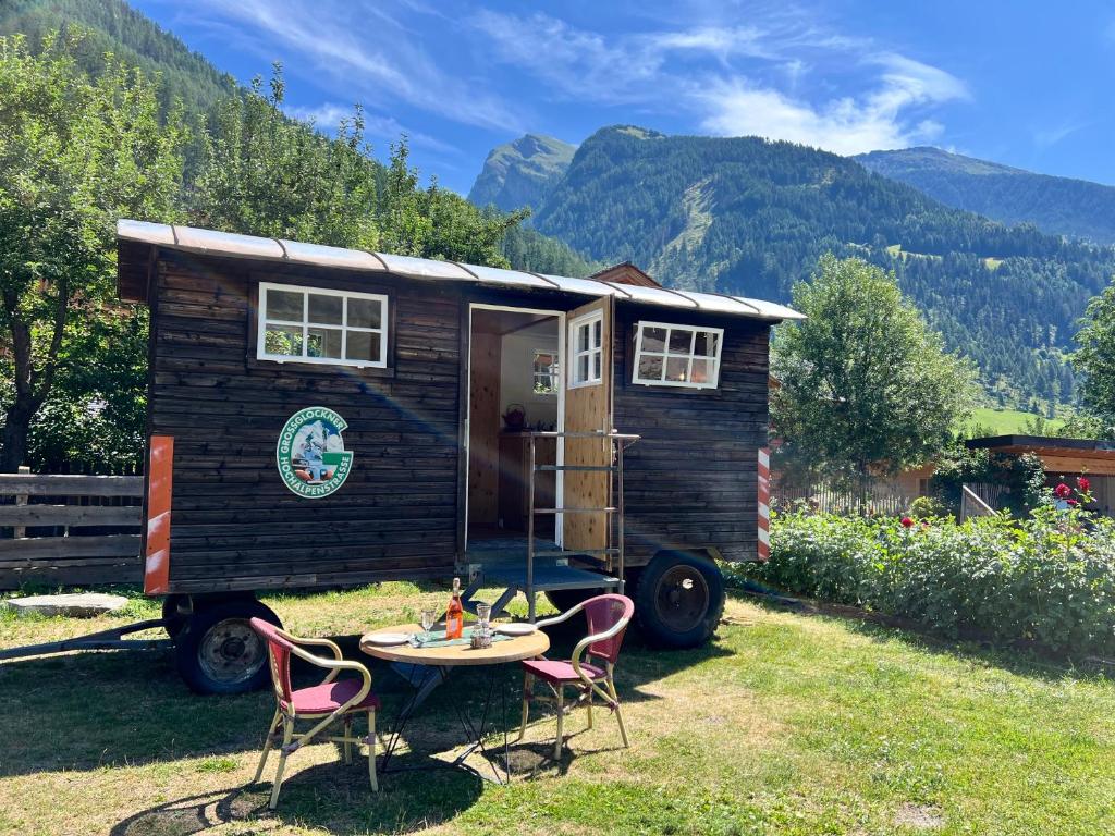 Schlosswirts Wohnmobilstellplatz, Schäferwagen und Bauwagen Großglockner Hochalpenstrasse - 1